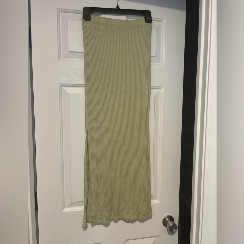 Reformation sage green ribbed midi skirt with slit XS